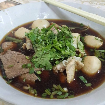 ข้าวไข่เจียวหกสหาย ตลาดรัชดาซอย4